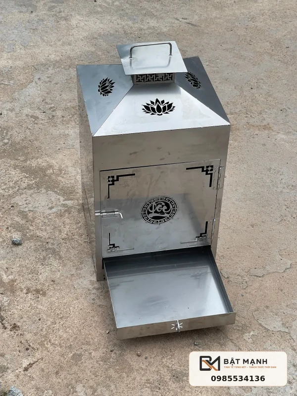 Chi tiết cửa và khay lò hóa vàng gia đình