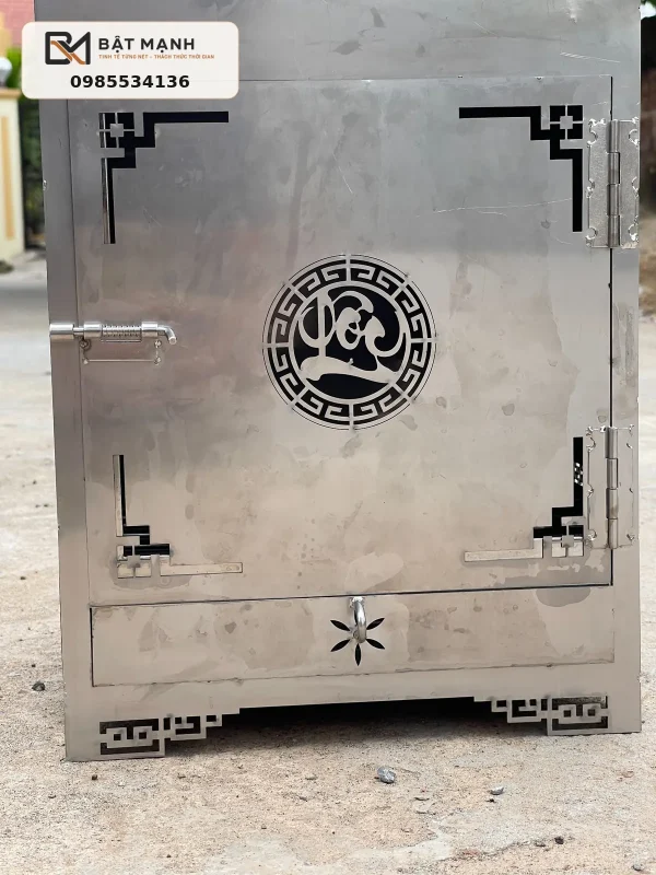 Hoa văn chữ Thọ mặc định trên cửa lò gia đình